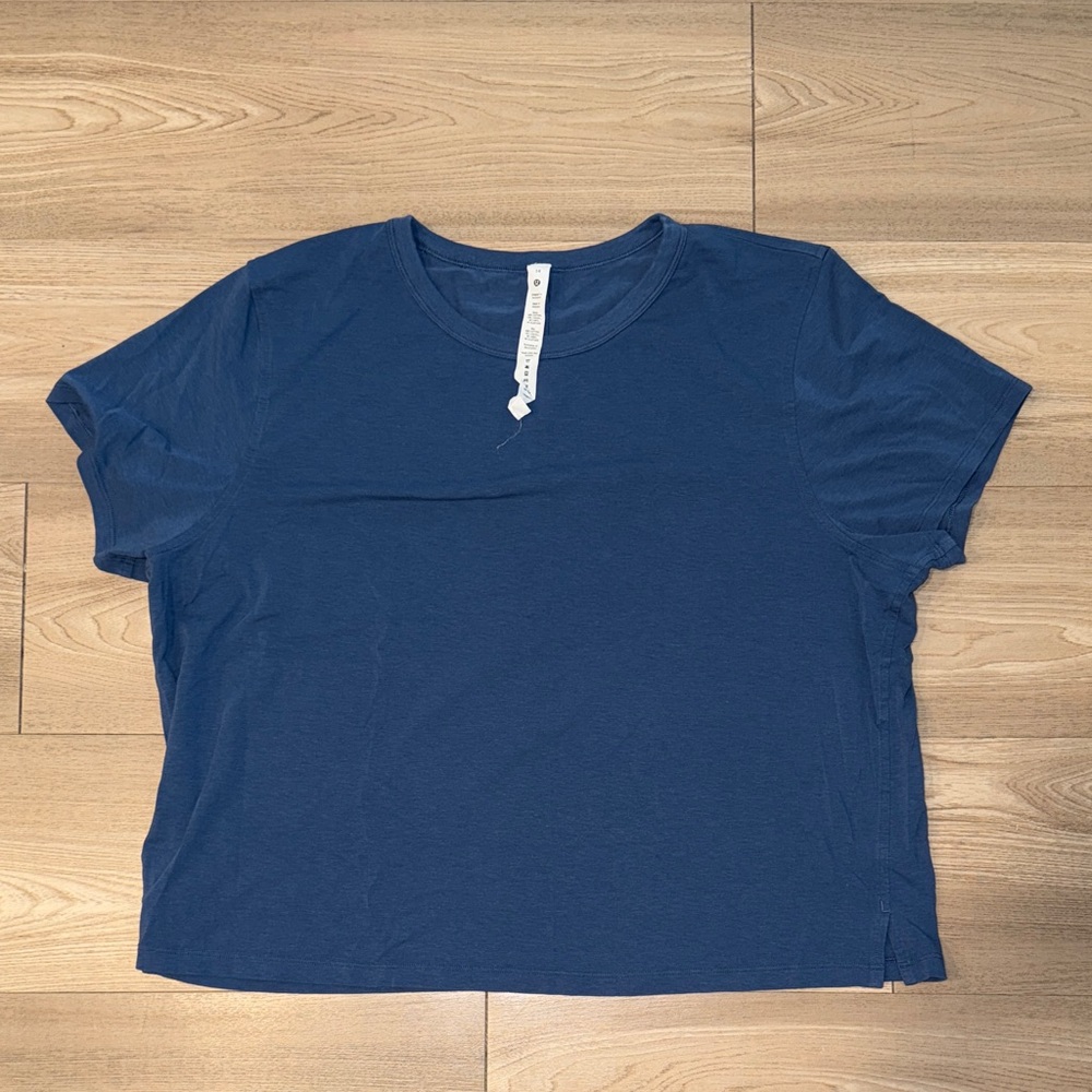 Women’s Lululemon Navy Short Sleeve Tee